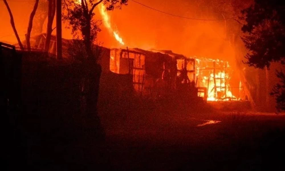 Λέσβος: 10 χρόνια κάθειρξης για τους 4 Αφγανούς που έβαλαν φωτιά στο ΚΥΤ της Μόριας